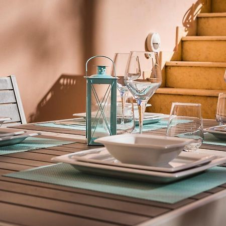 Apartment Lilly, Apartment With Communal Pool, 10 Meters From Sea Сами Экстерьер фото
