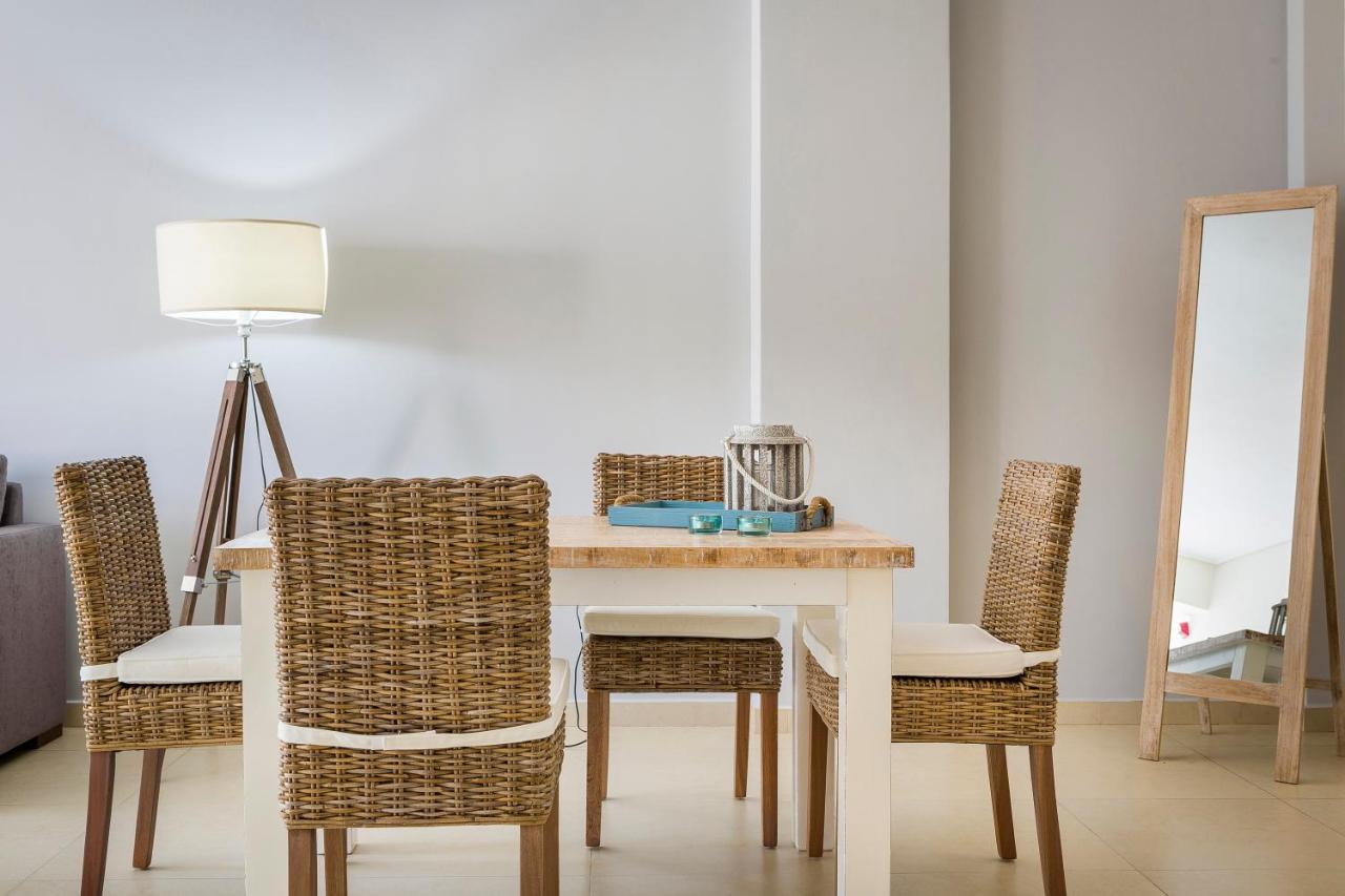 Apartment Lilly, Apartment With Communal Pool, 10 Meters From Sea Сами Экстерьер фото