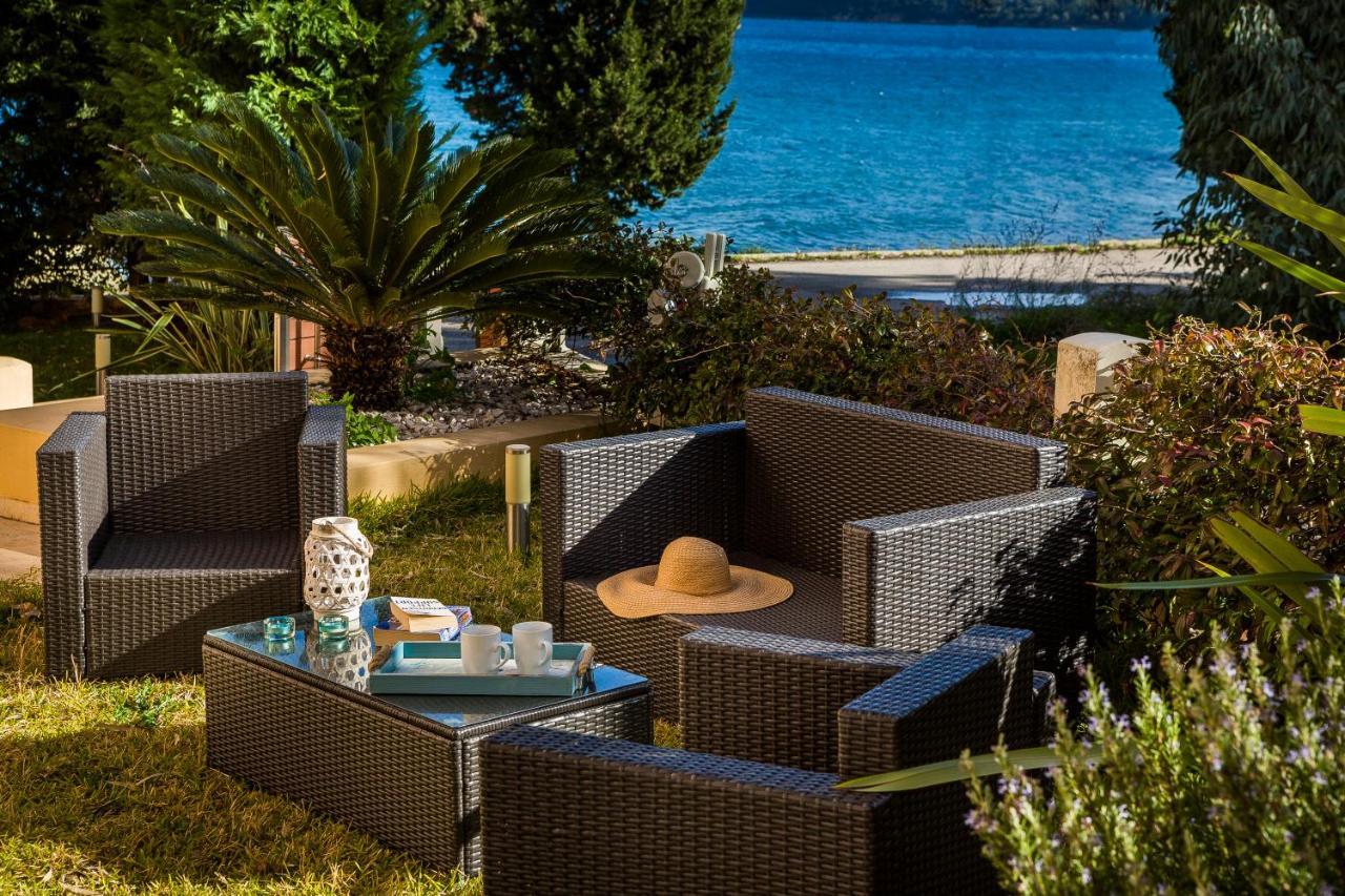 Apartment Lilly, Apartment With Communal Pool, 10 Meters From Sea Сами Экстерьер фото
